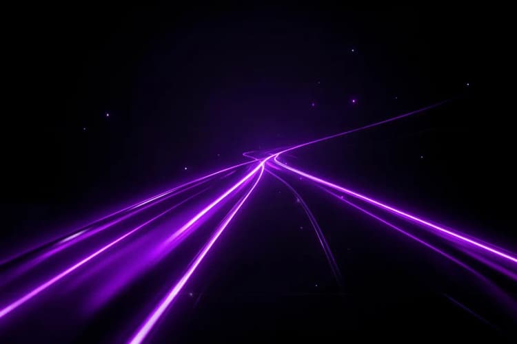 Um caminho de luz neon roxa se expandindo em um fundo escuro, simbolizando o fluxo de tráfego e a jornada do consumidor.